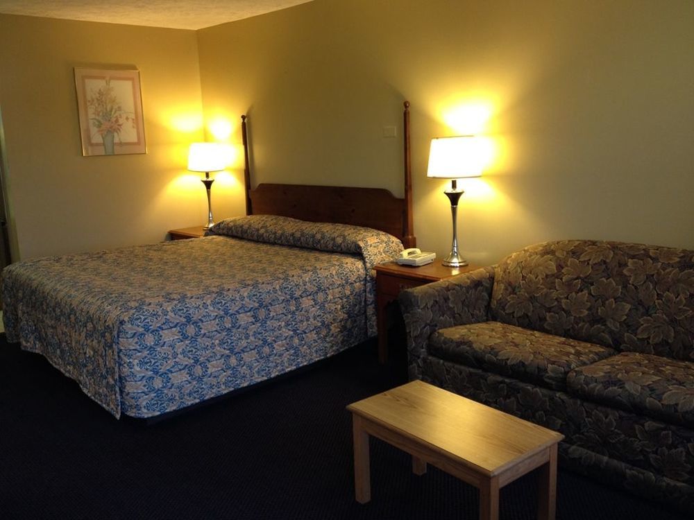 Mcclellan Inn Anniston Room photo